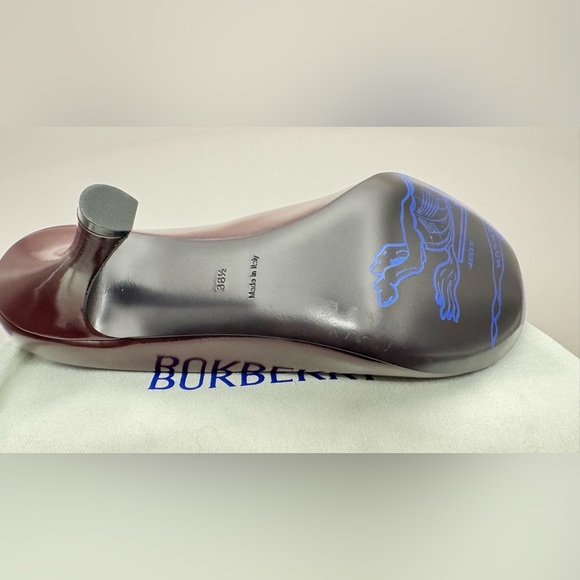 Burberry Glossy Leather Baby Pumps
Color- Poison
Womens size EU 38.5 - Picture 7 of 11